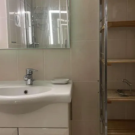 아파트 T1 Avec Balcon, Climatisation Et Parking A - Fr-1-553-267