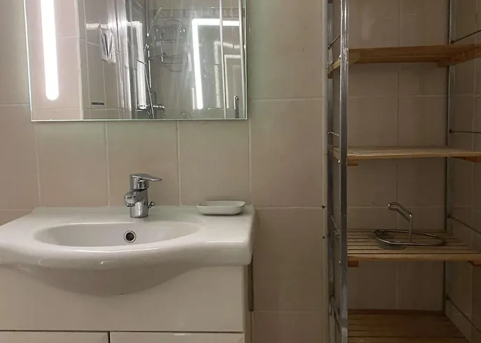 Appartamento T1 Avec Balcon, Climatisation Et Parking à - Fr-1-553-267